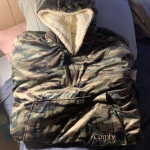 The Comfy Blanket Sweatshirt - Camo